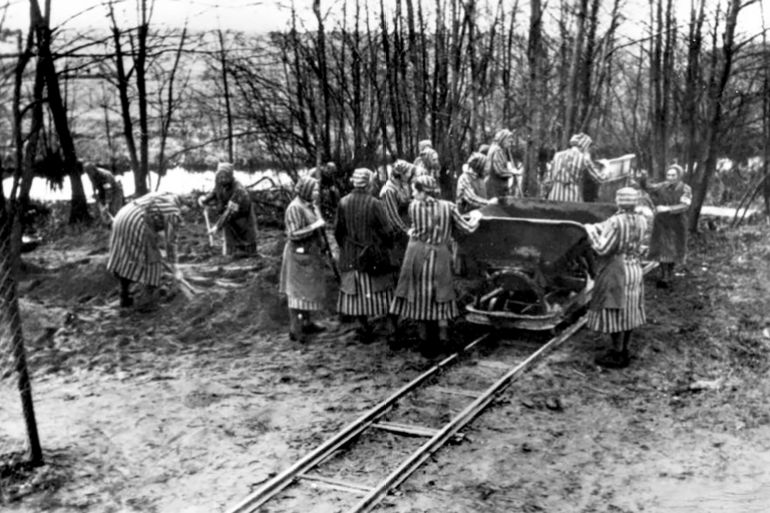 For documentary purposes the German Federal Archive often retained the original image captions, which may be erroneous, biased, obsolete or politically extreme. Ravensbrück, Konzentrationslager ADN-ZB 17.4.85 [Herausgabedatum] Bez. Potsdam: Zum 40. Jahrestag der Befreiung des KZ Ravensbrück Wie die Frauen des KZ unter den extremsten Bedingungen die schwierigsten Arbeiten verrichten mußten, zeigen mehrere Fotos im neuen Museum der nationalen Mahn- und Gedenkstätte. Insgesamt geben etwa 700 Fotos, Dokumente und andere Sachzeugen Auskunft über das Schicksal der rund 135 000 Frauen, Mädchen und Kinder aus 20 Nationen Europas, die hier eingekerkert waren. credit: German Federal Archive