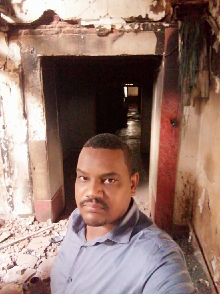 دكتور ابراهيم محمد عثمان داخل الاستوديوهات بعد الحرب