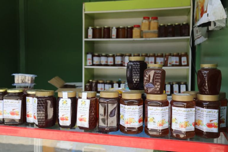 منتجات العسل في سوق محلي في ولاية هرات غرب أفغانستان