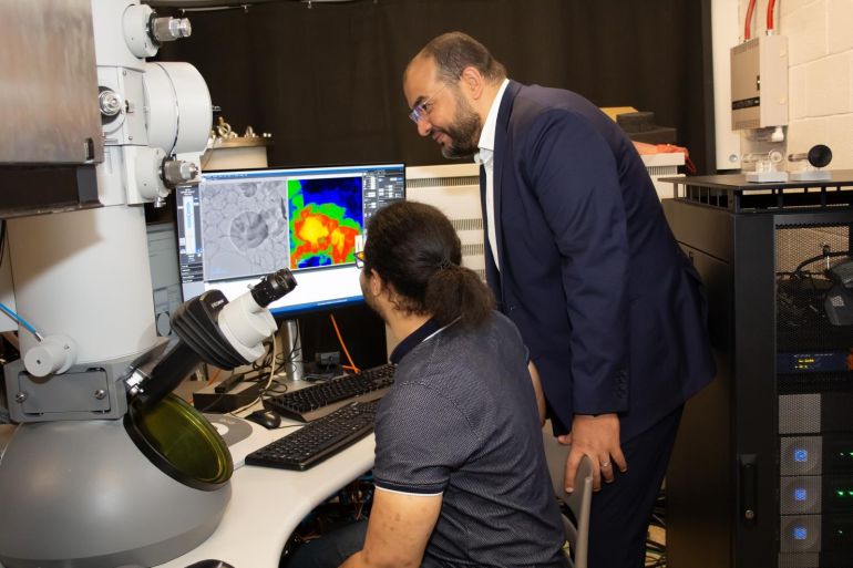 مراجعة نتائج البحث الأخير مع أحد أعضاء الفريق (محمد ثروت حسن )