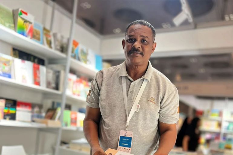 خالد عباس يس، مدير التسويق بدار المصورات للطباعة والنشر