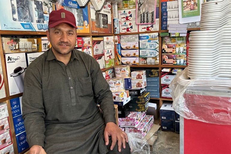 صاحب محل تجاري في كشمير الباكستانية