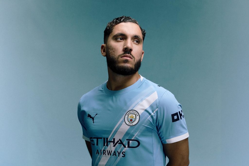 ريان شرقي لاعب السيتي الجديد يتوعد مانشستر يونايتد