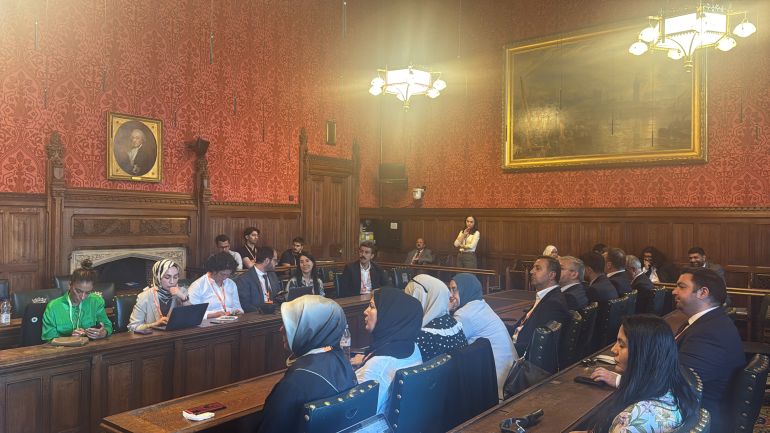 المصدر الجزيرة حضور نشر التقرير حول الاسلامو فوبيا في الغرب