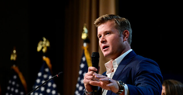 السناتور شيهي لتقديم مشروع قانون يوفر رواتبهم للقوات التي تضررت من ولاية بايدن العسكرية Covid Vax