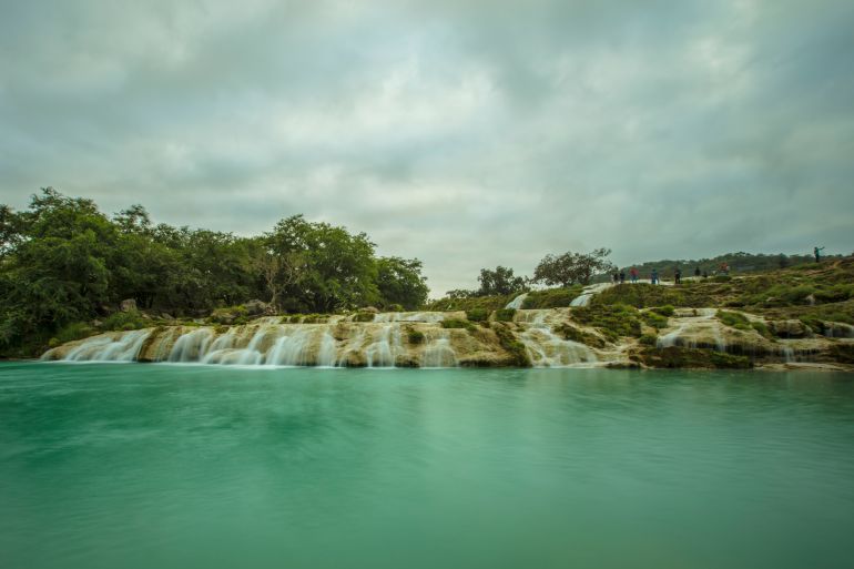 من المناطق السياحية التي يقصدها السياح خلال فترة خريف ظفار دربات بظفار المصدر : وزارة التراث والسياحة - سلطنة عُمان