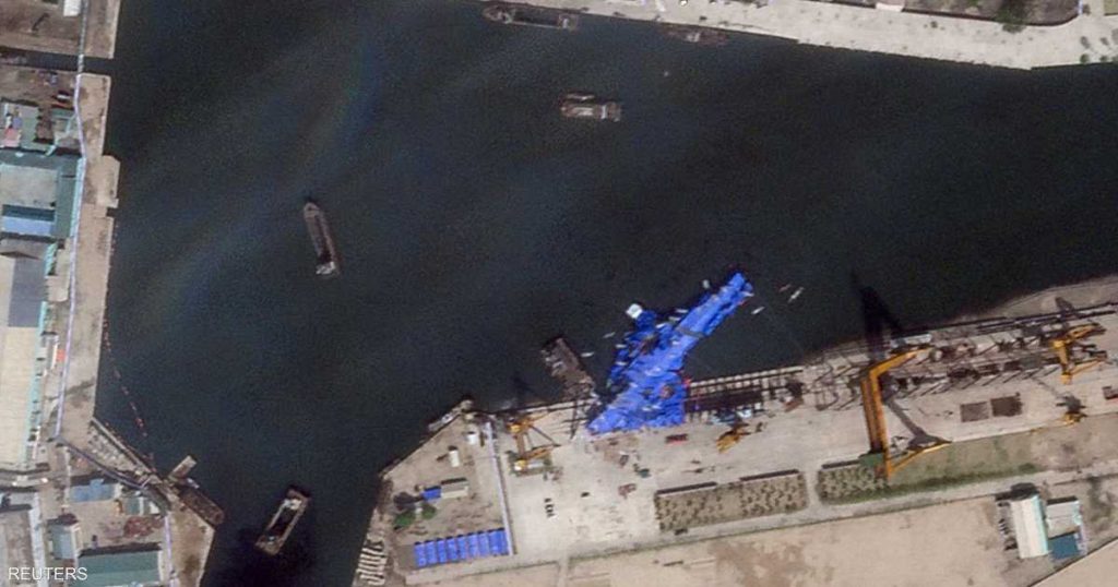 صور تكشف “بالونات” تحاول إنقاذ مدمرة كوريا الشمالية المنكوبة