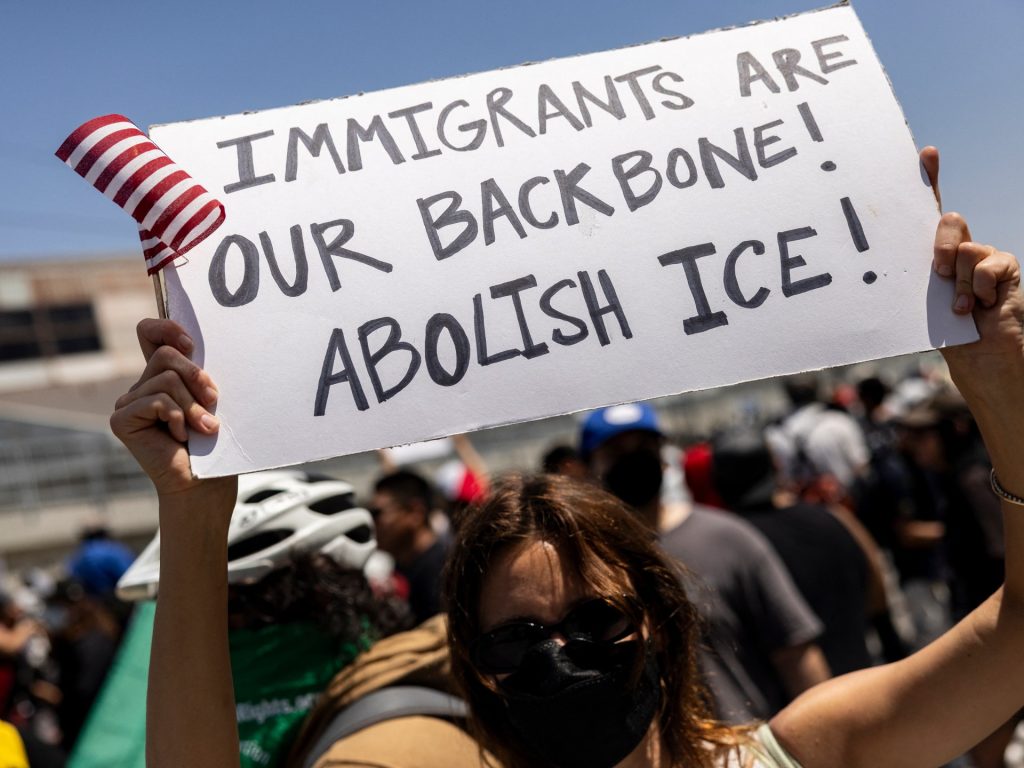 أكثر من تريليون دولار قد تخسره أميركا برحيل المهاجرين