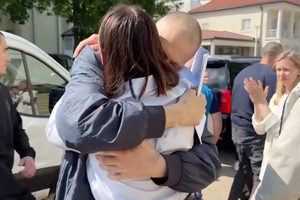 أطلق سراح الخصم البيلاروسي سيرجي تسيخانوفسكي من السجن