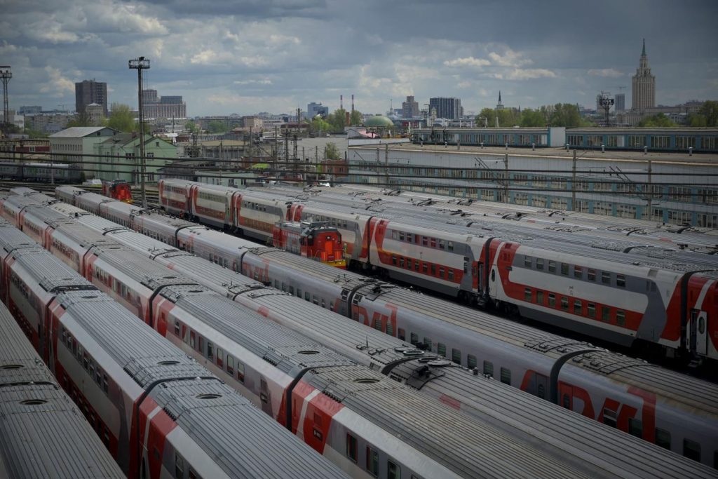 في روسيا ، غادر انهيار جسر في قطار في المنطقة البريطانية على الأقل سبعة قتلى