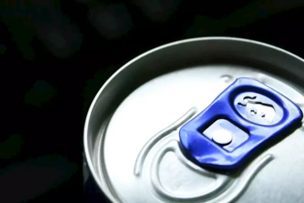 مشروبات الطاقة خطر يهدد الصحة العامة.. 7 مخاطر و6 بدائل