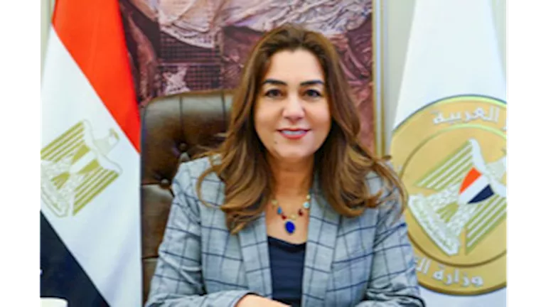 “عوض” تعتمد الخطة التدريبية للعاملين بالمحليات 2025-2026