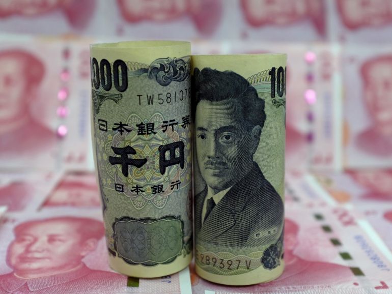 Japanese 1000-yen banknotes and Chinese 100-yuan banknotes are seen in a picture illustration, in Beijing, China, January 21, 2016. REUTERS/Jason Lee