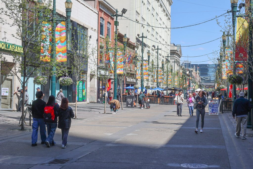 هل تواصل كندا دعم أوكرانيا رغم أزماتها الاقتصادية؟