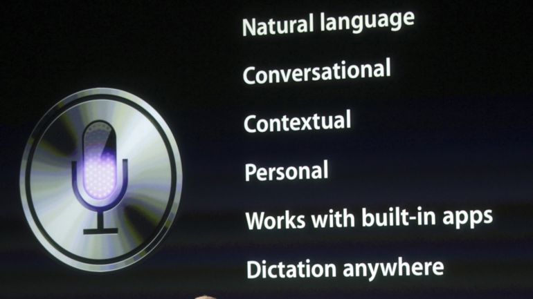 Philip Schiller, Apple's senior vice president of Worldwide Product Marketing, speaks about Siri voice recognition and detection on the iPhone 4S at Apple headquarters in Cupertino, California October 4, 2011. REUTERS/Robert Galbraith (UNITED STATES - Tags: SCIENCE TECHNOLOGY BUSINESS)