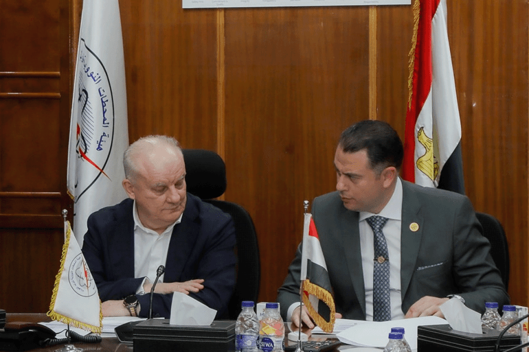 لقاء بين الجانبين المصري والروسي المشرفين على مشروع محطة الضبعة النووية، في مايو/آيار الماضي المصدر: حساب هيئة المحطات النووية لتوليد الكهرباء المصرية على منصة فيسبوك الرابط: https://www.facebook.com/share/p/16uzw8v8uU/ رئيس هيئة المحطات النووية ورئيس "آتوم ستروي إكسبورت" يبحثان مستجدات مشروع الضبعة عقد الدكتور شريف حلمي، رئيس مجلس إدارة هيئة المحطات النووية لتوليد الكهرباء المالك والمشغل لمشروع محطة الضبعة النووية، والدكتور أندريه بيتروف، رئيس شركة "آتوم ستروي إكسبورت" الروسية المقاول العام لمشروع محطة الضبعة النووية، اجتماعاً هاماً يوم الأربعاء الموافق 14 مايو 2025.