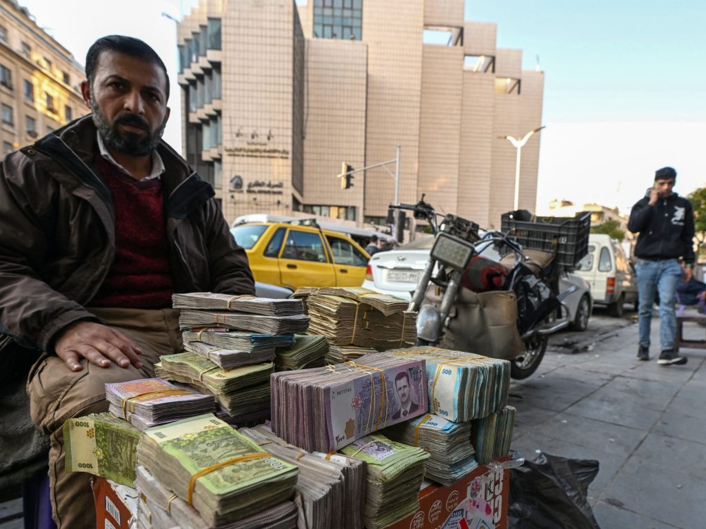 هل تستطيع الحكومة السورية الجديدة النهوض بالاقتصاد؟