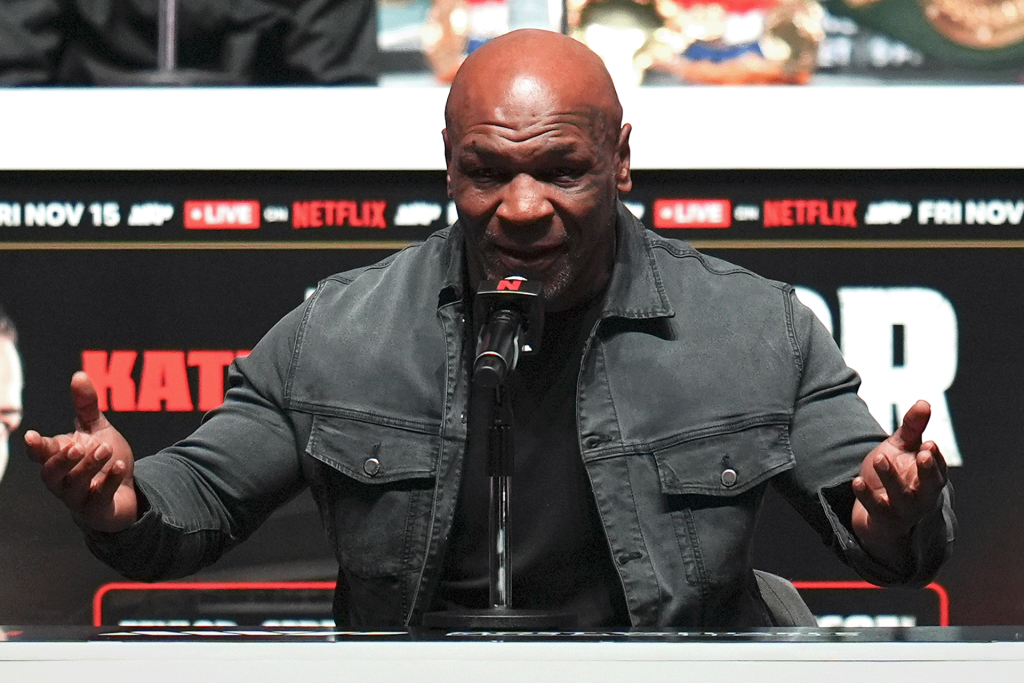 تايسون يتلقى عرضا لمواجهة أسطورة فنون قتال مختلطة