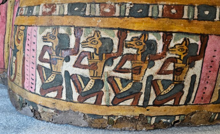 قارن الباحثون نتائج الدراسة بألوان على قطع أثرية (متحف كارنيجي للتاريخ الطبيعي)