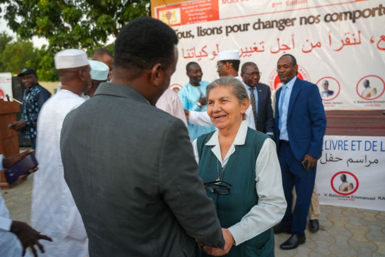 روزي جدي رفقة بعض الباحثين والکتاب العرب بینهم الروائي حسن أوريد. على هامش فعاليات جائزة الكتاب العربي في الدوحة