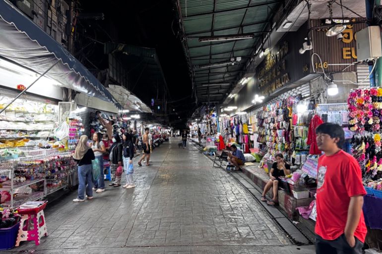 أحد الأسواق الليلية في بانكوك عاصمة تايلند/ تصوير أنس زكي - الجزيرة نت