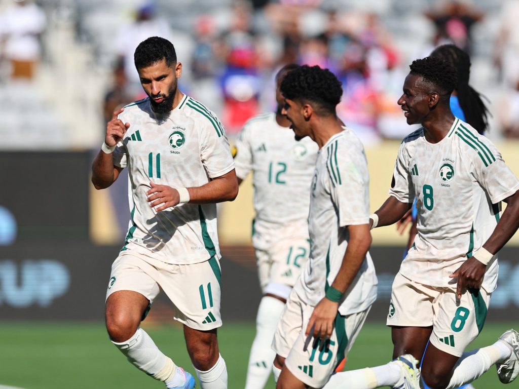 الشهري يقود السعودية لفوزها الأول في الكأس الذهبية