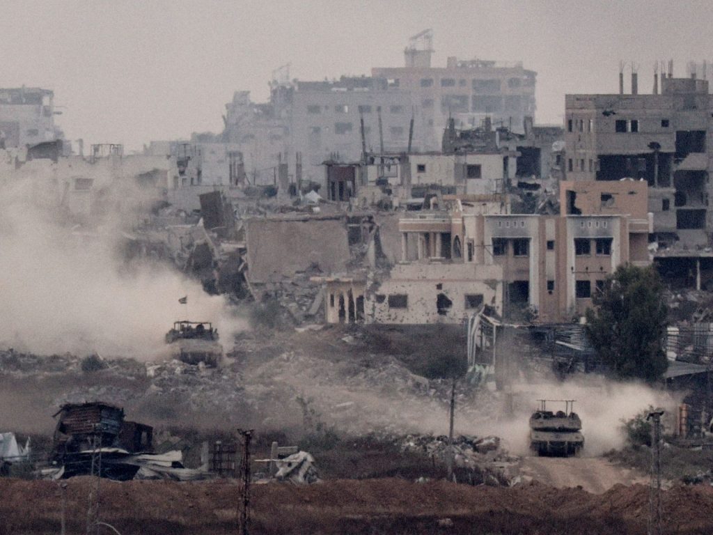 56 شهيدا في غزة والاحتلال يكثف استهداف طالبي المساعدات