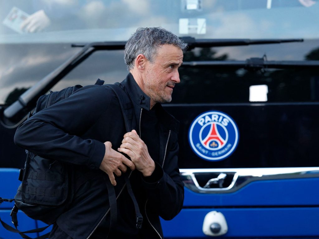 إنريكي مدرب سان جيرمان رجل النهائيات بسجل مثالي