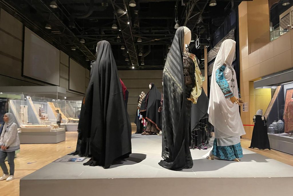 النسيج المصري.. هل تتخلى الدولة عن صناعة الأجداد بعد عقود من الريادة؟