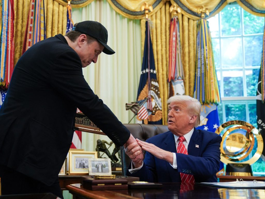 إيلون ماسك: مشروع قانون ترامب لخفض الضرائب “شر مقيت”