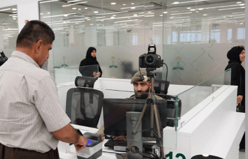 الجوازات تقدم خدماتها لتسهيل مغادرة الحجاج الإيرانيين عبر منفذ جديدة عرعر