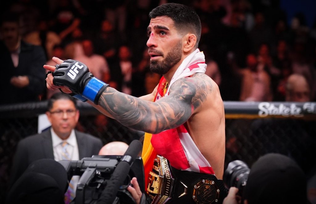 شاهد.. بطل في الفنون القتالية المختلطة يتدرب في فرن لأكثر من ساعة