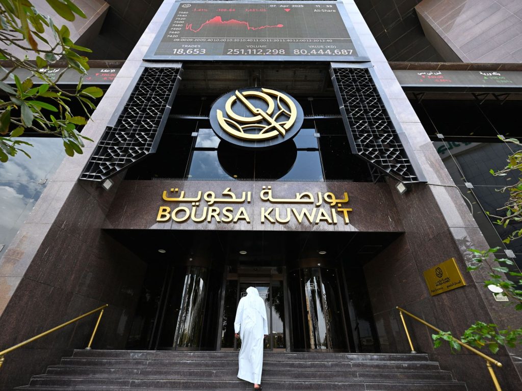 المواجهة بين إسرائيل وإيران تدفع بورصات الخليج للتراجع