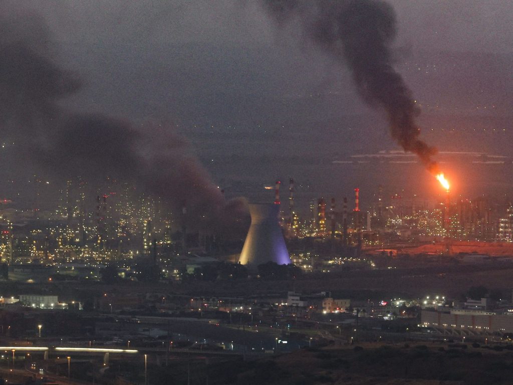 ألمانيا وأستراليا تحذران من صدمة نفطية والهند تترقب