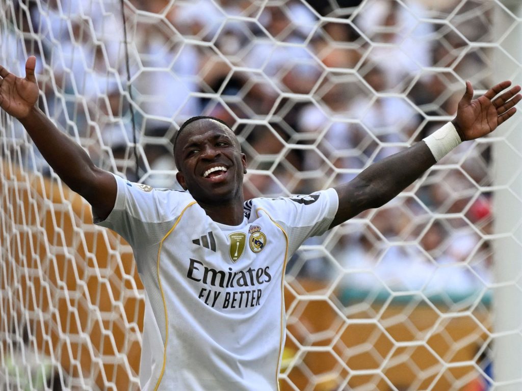 تصرف غريب من فينيسيوس يثير قلق جماهير ريال مدريد