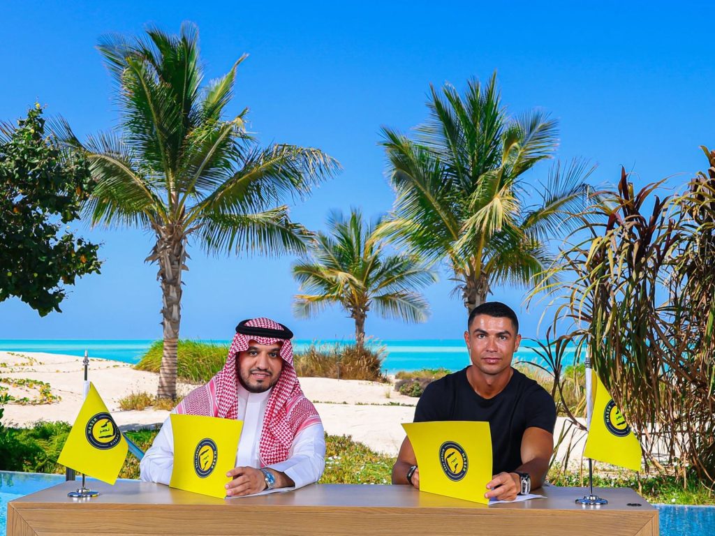 أجر رونالدو الجديد في النصر يتجاوز مجموع رواتب لاعبي أندية أوروبية كبيرة