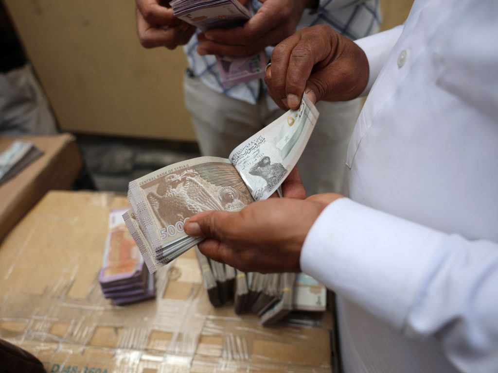 استقرار سعر صرف الليرة السورية مقابل الدولار
