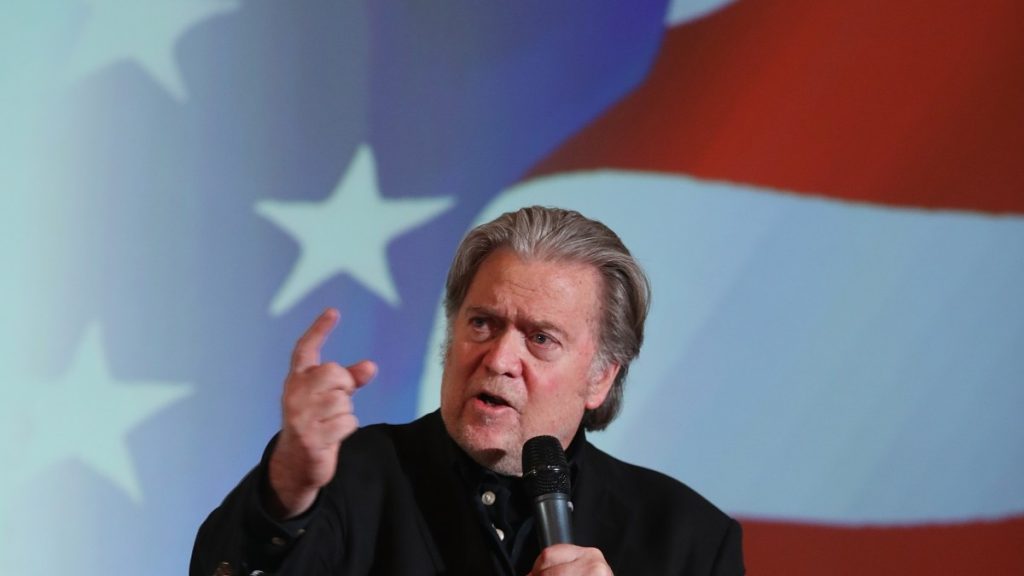 بانون يعارض الانضمام للحرب على إيران ويوجه تحذيرات لترامب