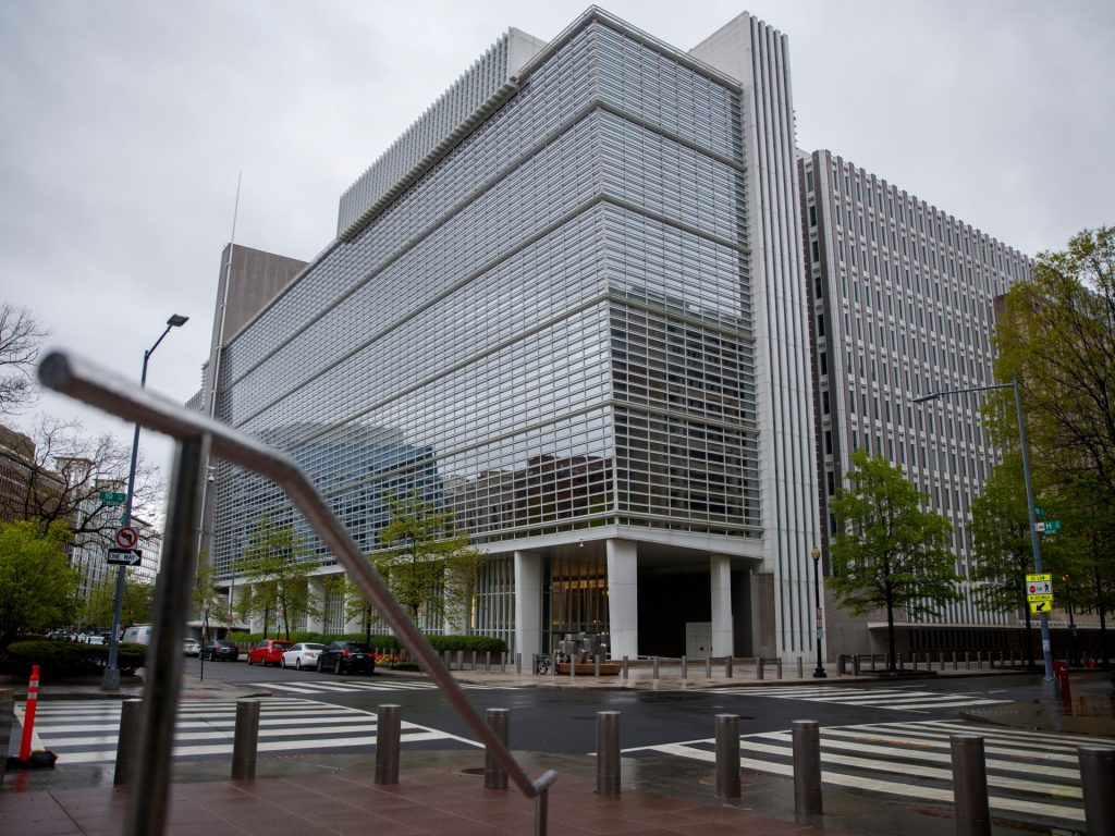 البنك الدولي يقر تمويلا لإعمار لبنان ودعم الكهرباء في سوريا