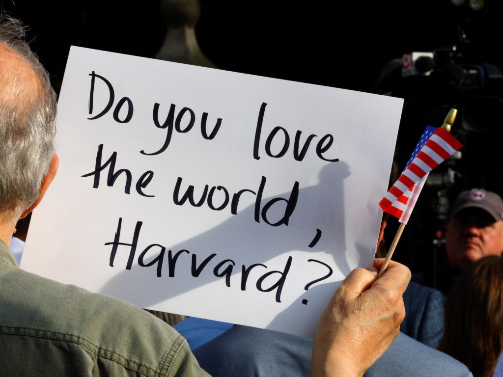 صحيفة روسية: هذا الرجل يتقلب في قبره بسبب ترامب