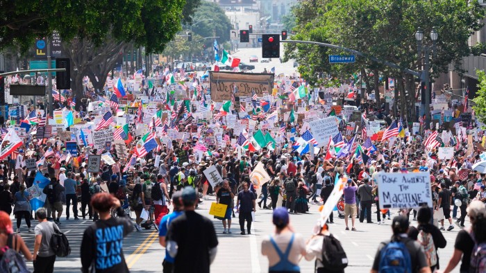 الآلاف يحتجون في جميع أنحاءنا على سياسات ترامب “الاستبدادية”