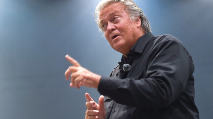 يواجه ترامب رد فعل عنيف من قاعدة ماجا بعد ضربات على إيران