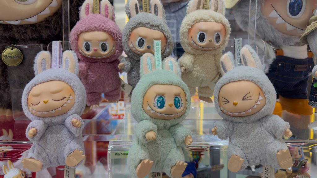 هوس “لابوبو”.. بيع نسخة من الدمية الصينية بـ150 ألف دولار في مزاد