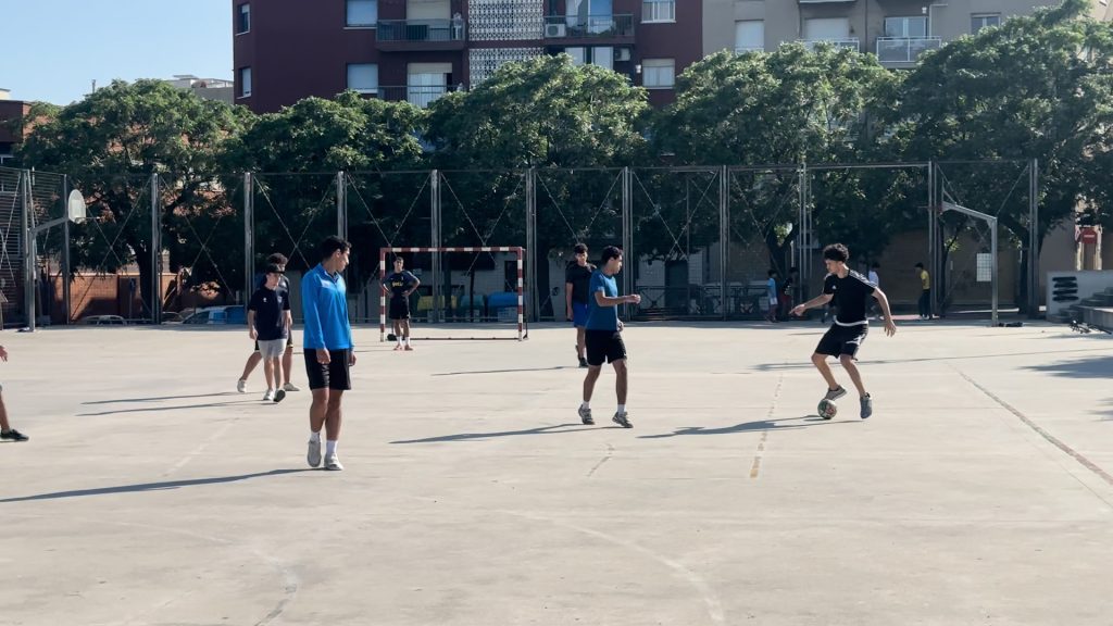 شاهد.. الحي الذي نشأ فيه لامين جمال نجم برشلونة