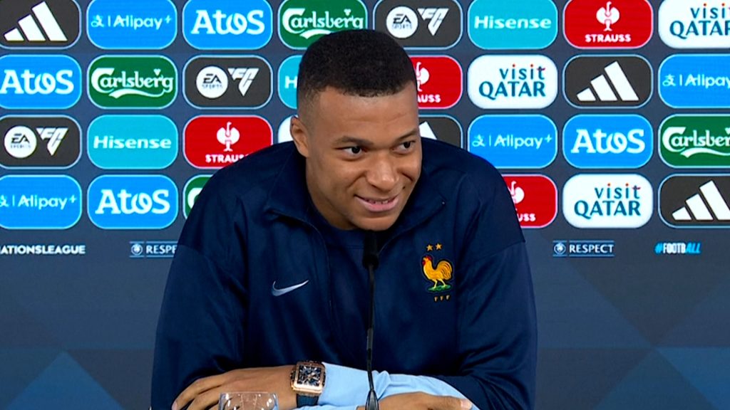 شاهد.. مبابي يختار الفائز بالكرة الذهبية بين ديمبلي ولامين جمال