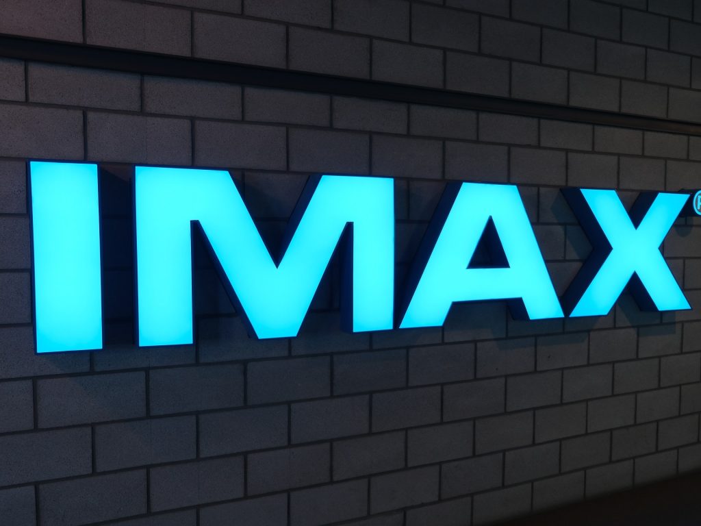 ما الفرق بين “مصوّرة خصيصا لآيماكس” و”باستخدام كاميرات آيماكس”؟ خبراء الصناعة يوضحون