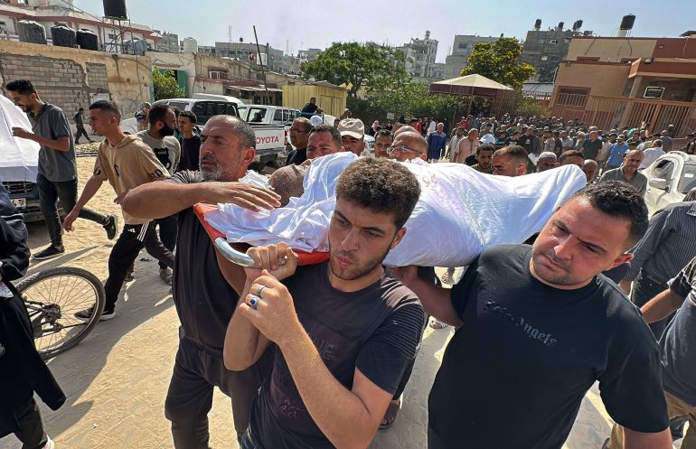 SENSITIVE MATERIAL. THIS IMAGE MAY OFFEND OR DISTURB Mourners attend the funeral of Hamdi Al-Najjar, a Palestinian father and doctor who, according to medics, lost nine of his children in an Israeli strike before days, and was killed after being wounded in Israeli strikes, in Khan Younis, in the southern Gaza Strip, June 1, 2025. REUTERS/Hatem Khaled