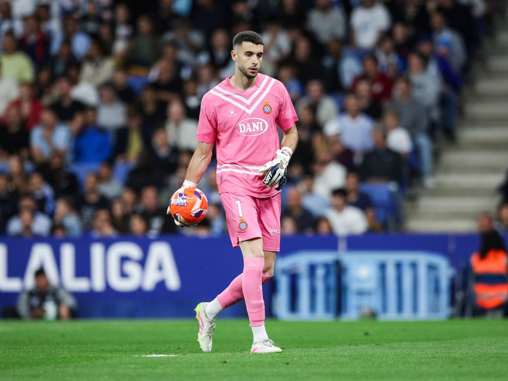 أرقام خوان غارسيا مقارنة بحراس برشلونة الثلاثة بالموسم الماضي