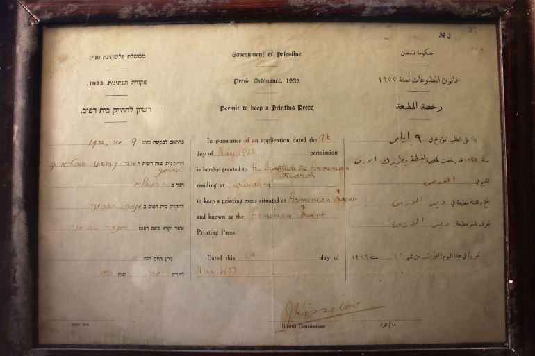 _12-أسيل جندي، الحي الأرمني، البلدة القديمة، صورة تجديد رخصة العمل لمطبعة الأرمن لعام 1933 (الجزيرة نت).JPG