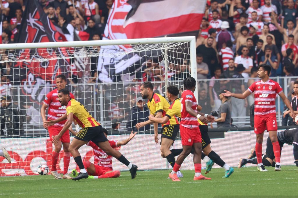 رغم أزمات الديون.. أندية الدوري التونسي تنفق ملايين الدولارات في الميركاتو